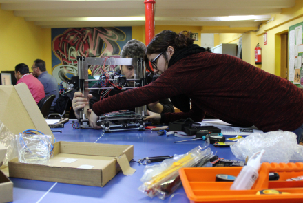 Time-lapse del muntatge de la impressora 3D pel projecte RavalFab Muntatge Impressora 3d