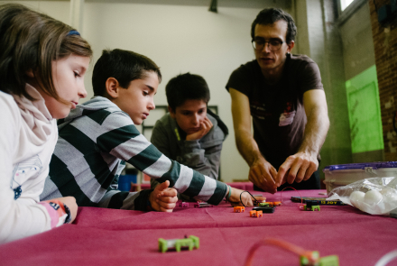 Makers per la inclusió. Casos d'èxit i estudi sobre la bretxa de segon nivell i noves professions. Makers per la inclusió